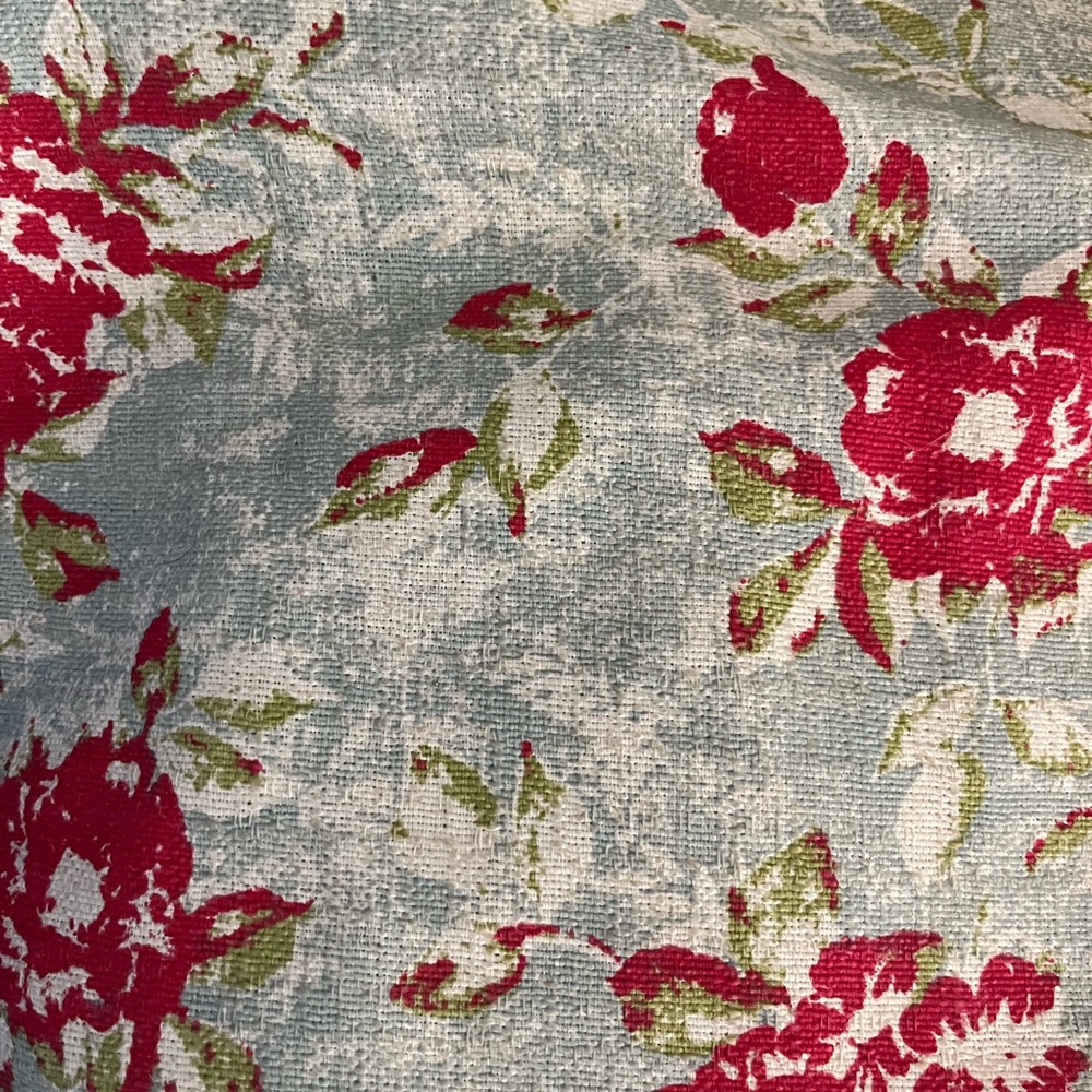 rose patterned curtains (for 2 windows) + pillow case - Picture 4 of 5